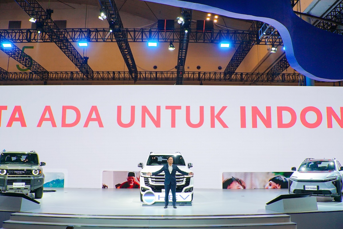 Kejutan Toyota di GIIAS 2026, ada LC300 Hybrid hingga bZ4X Touring!