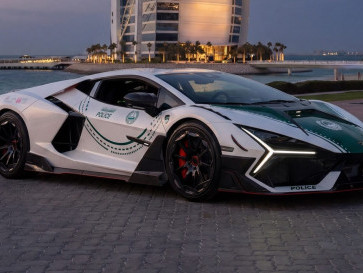 Lamborghini Revuelto Garapan Mansory jadi Mobil Polisi Dubai