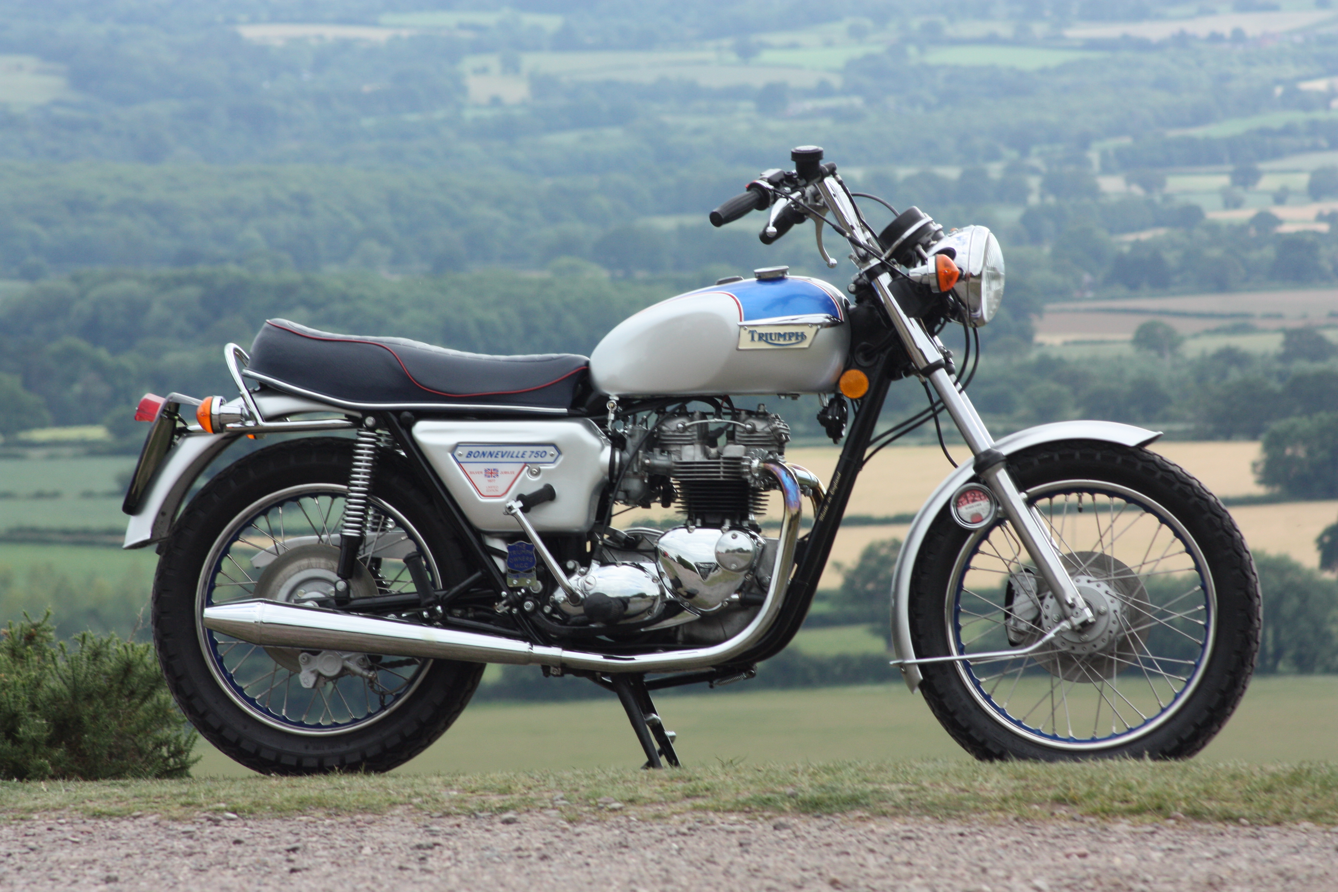 Sejarah dan Galeri Triumph Bonneville Silver Jubilee