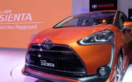 Toyota Buat Penawaran Beli Mobil Berhadiah Mobil di IIMS 2017