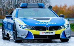 Ini Jadinya Bila BMW i8 Dibuat Menjadi Mobil Patroli Polisi oleh AC Schnitzer