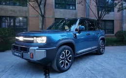 SUV Boxy Pertama Geely Akhirnya Meluncur, Tenaga Tembus 1.113 Dk
