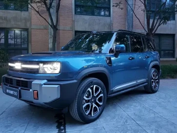 SUV Boxy Pertama Geely Akhirnya Meluncur, Tenaga Tembus 1.113 Dk