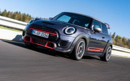 Nyaris Ludes di Indonesia, MINI John Cooper Works GP 2020 ada yang untuk Hadiah Nenek