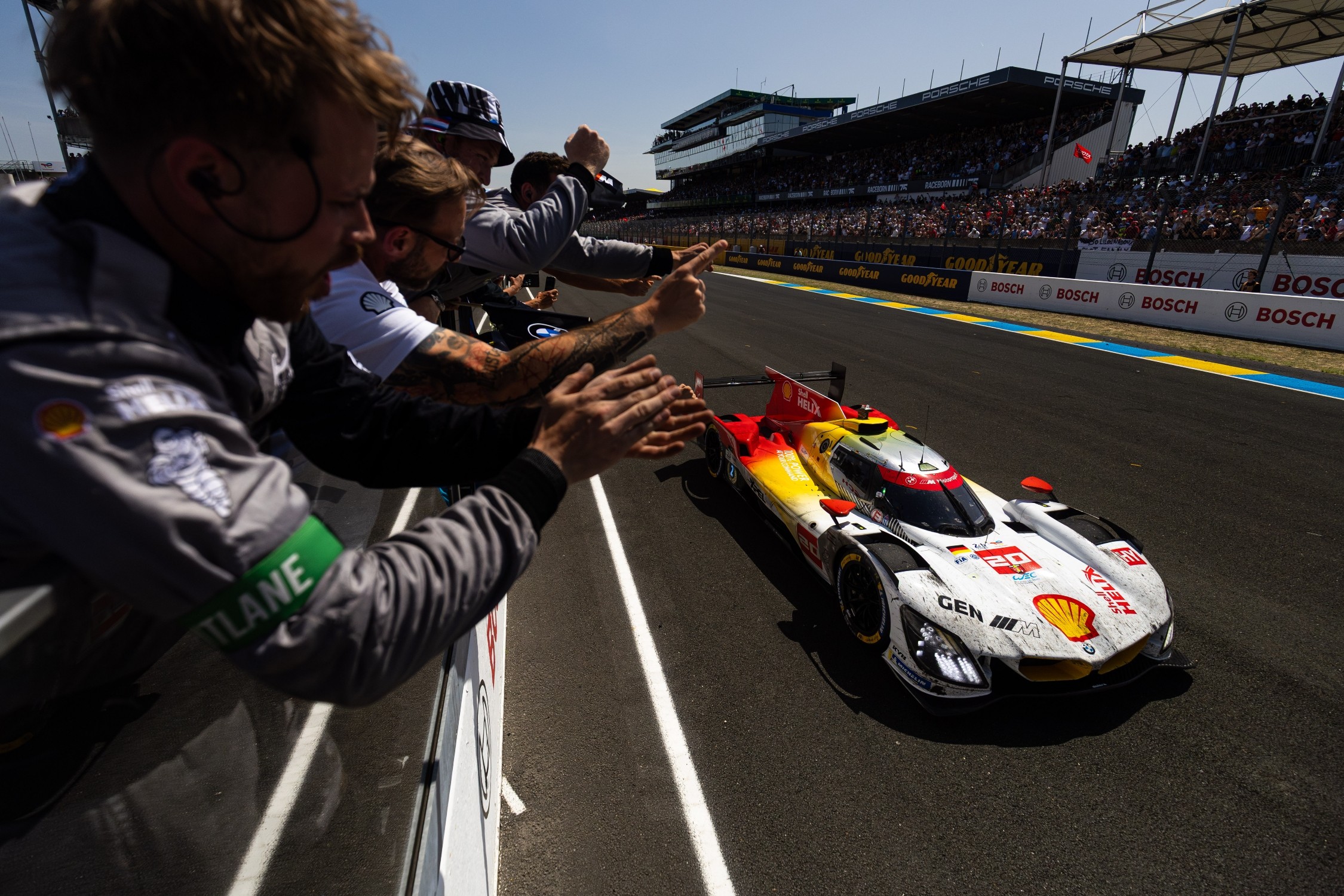 BMW M Team WRT Raih Podium Bersejarah di Le Mans 2026