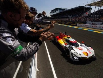 BMW M Team WRT Raih Podium Bersejarah di Le Mans 2026