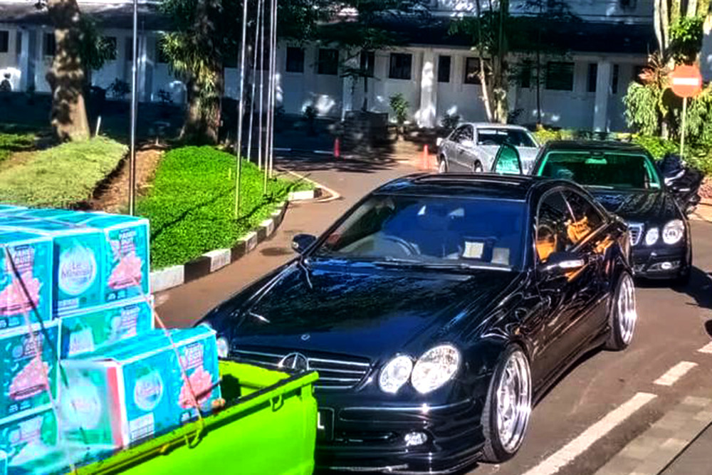 MB W211 CI Gandeng Bebeb Bikers Donasi di Bandung