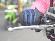 Pengendara Motor Wajib Rutin Ganti Cairan Rem, Kenali Tanda-tandanya