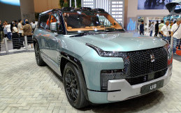 BYD Perkenalkan Yangwang U8, Diklaim Memiliki Kelebihan Seperti Tank