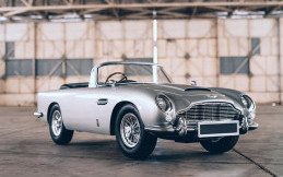 Replika Aston Martin DB5 Lengkap Senjata Mesin Mainan Dibanderol Rp1,7 Miliaran