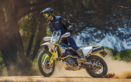Husqvarna 701 Enduro dan 701 Supermoto 2023 Resmi Meluncur, Hadir Dengan Grafik Barui