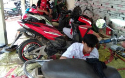 Service dan Ganti Oli Motor Gratis Korban Banjir di Bekasi dan Bogor