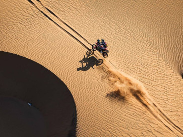 Tosha Schareina Sikat Daniel Sanders di SS9 Rally Dakar 2026