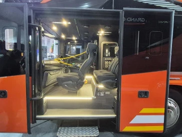 Inovasi Karoseri Tentrem Bikin Bus dengan Pintu Double Pneumatic