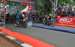 Ada Dewi Perssik Goyang, Asep Robot Juara Drag Bike FDR Day 2019 Tangerang