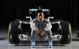 Hamilton Catat Rekor Baru dengan Mesin Hybrid Plus Turbo Mercedes Benz