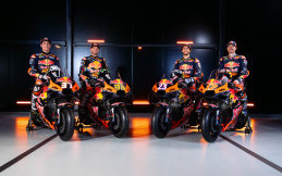 KTM Luncurkan Tim MotoGP 2025, Empat Motor dengan Livery Serupa dan Komposisi Pembalap Baru