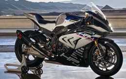 BMW Motorrad HP4 Race Hanya Diproduksi 750 Unit