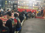 Rayakan 11 Tahun Berdiri, Blackaholic Laboratoria Berbagi Takjil dan Potong Tumpeng