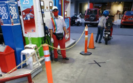 Pertamina Terapkan Aturan Jaga Jarak dan Pembayaran Non Tunai di SPBU