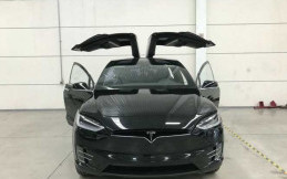 Keren, Tesla Model X Ini jadi SUV Anti-Peluru