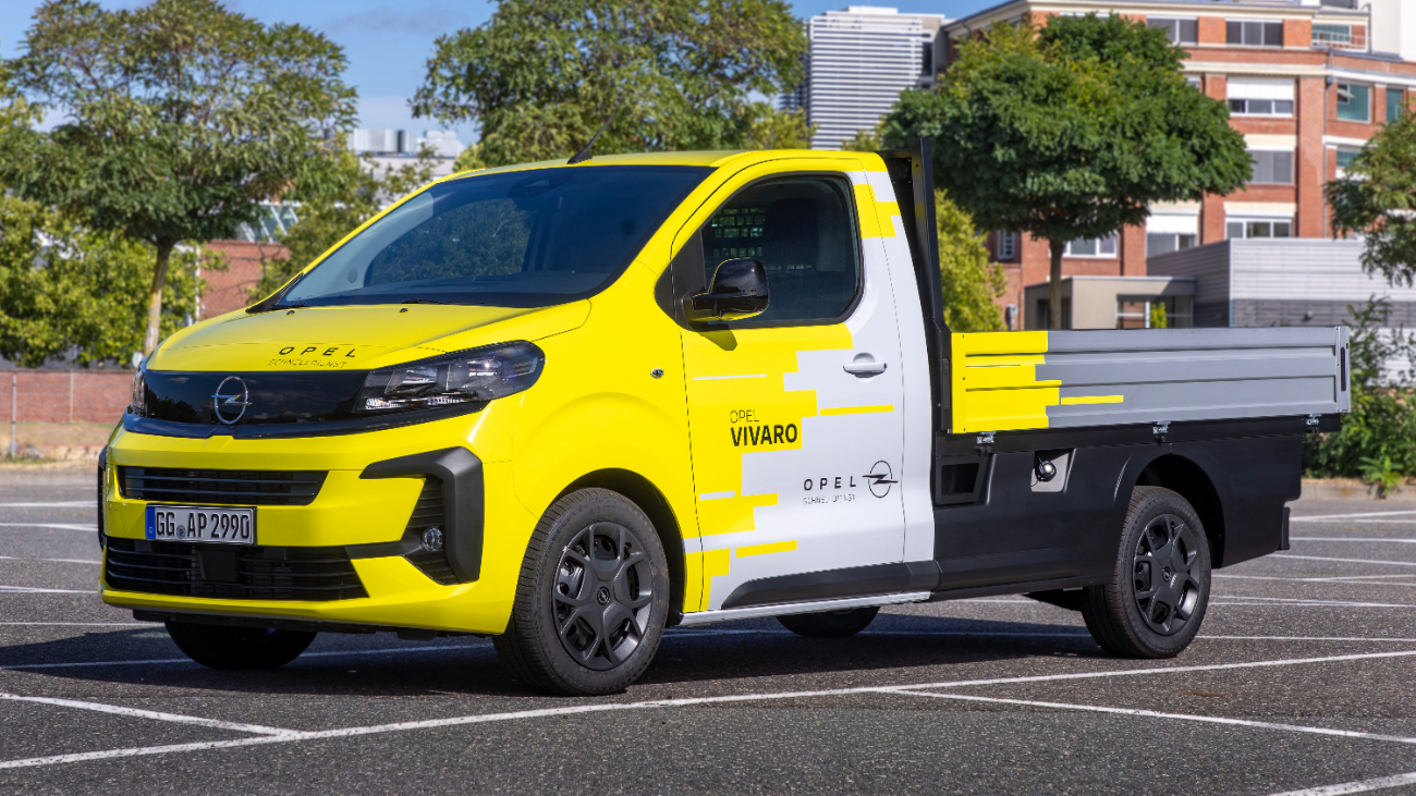 Opel Vivaro Flatbed Usung Mesin 2.2L Turbo Diesel, Makin Perkasa Buat Niaga