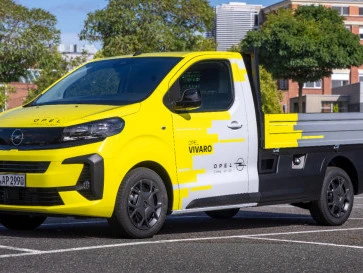 Opel Vivaro Flatbed Usung Mesin 2.2L Turbo Diesel, Makin Perkasa Buat Niaga