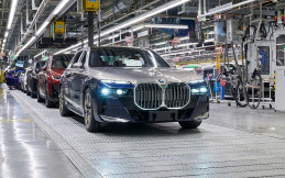 BMW Rayakan Produksi Dua Juta Unit Seri-7