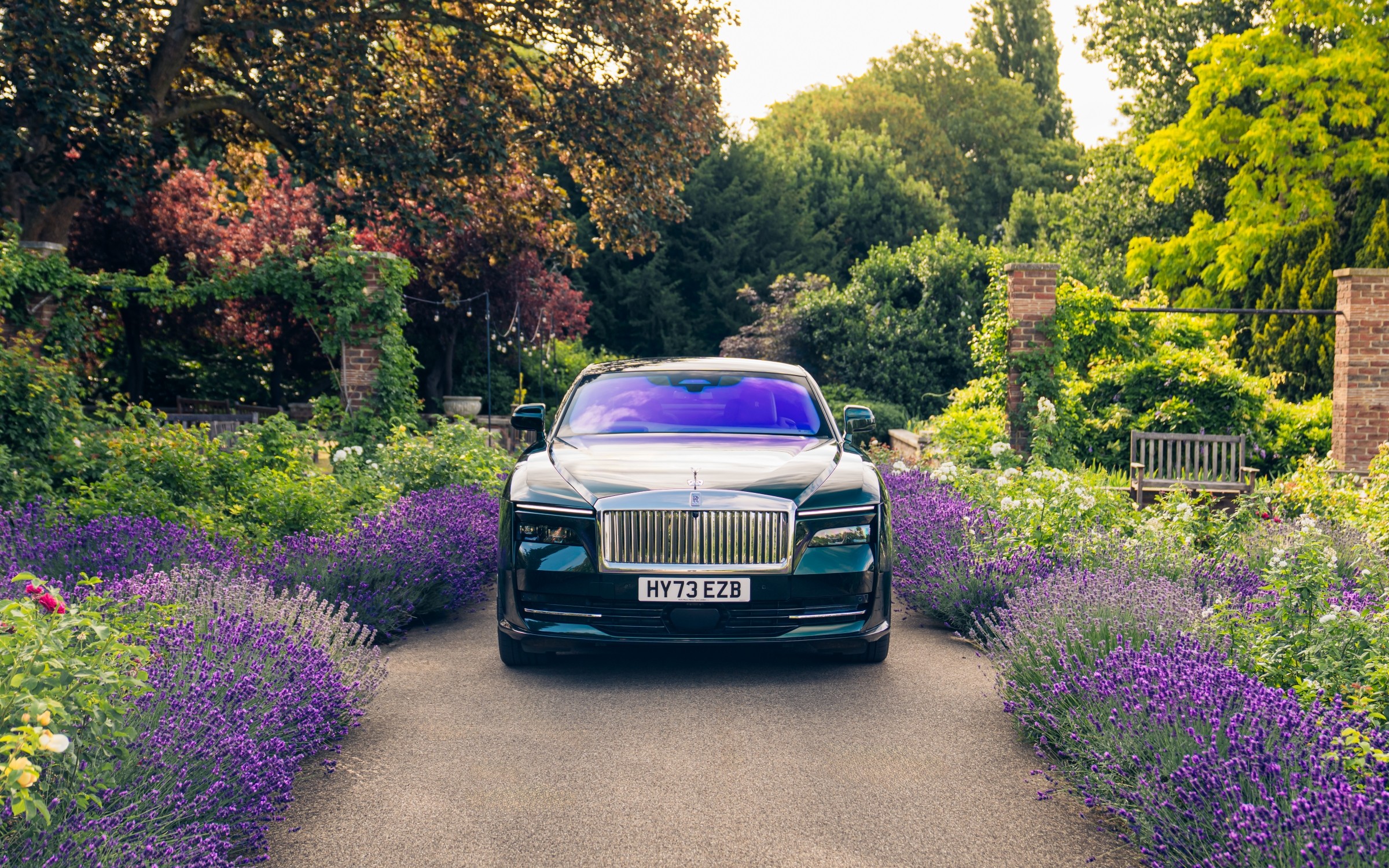 Sultan Wajib Lirik Coachbuilt Rolls-Royce yang Eksklusif