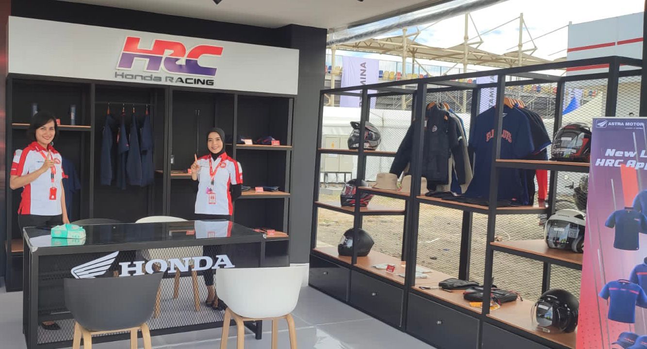 Booth AHM di Sirkuit Mandalika Jual Cendera Mata Eksklusif Honda, Dijual Mulai Rp80 Ribuan