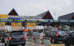 April 2017, Gerbang Tol KarangTengah Dibongkar