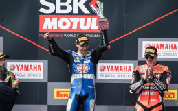 Toprak Menangkan Yamaha di Race 1 WSBK Australia 2020