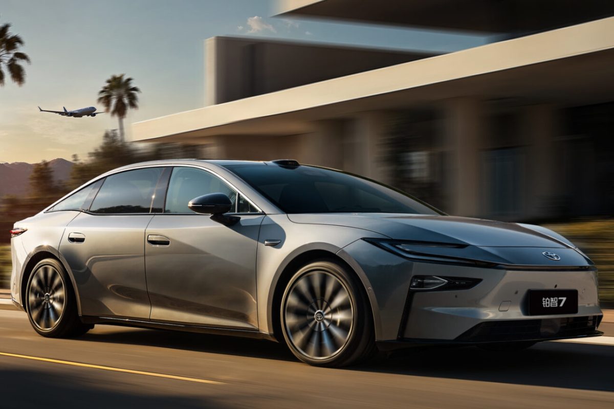 Sedan Listrik Toyota bZ7 Tampil Perdana di Auto Guangzhou 2025