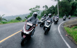 Kendarai New Honda PCX 160 Roadsync di Bali 251 Km, Aman dan Nyaman Meski Diguyur Hujan