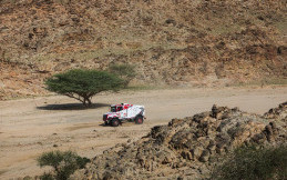 Strategi Team Sugawara Pacu Hino 600 Series di Rally Dakar 2026