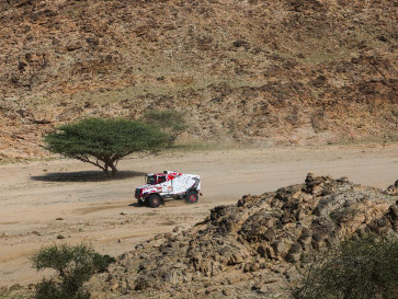 Strategi Team Sugawara Pacu Hino 600 Series di Rally Dakar 2026