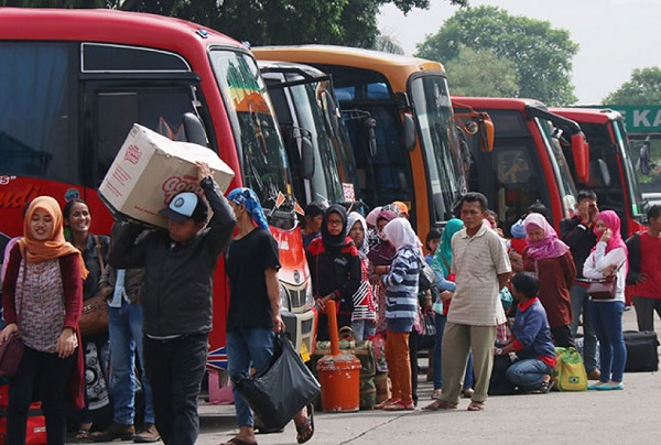Dirikan Posko Mudik Observasi, Pemudik di Terminal Purabaya Diperiksa Kesehatannya