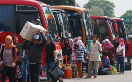 Dirikan Posko Mudik Observasi, Pemudik di Terminal Purabaya Diperiksa Kesehatannya
