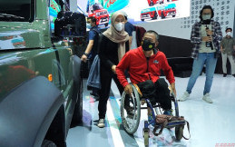 Hadir di IIMS Hybrid 2022, Penyandang Disabilitas Kagum dengan Mobil Listrik