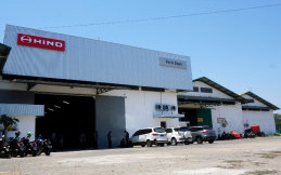 Hino Resmikan Depo Suku Cadang di Makassar untuk Wilayah Indonesia Timur
