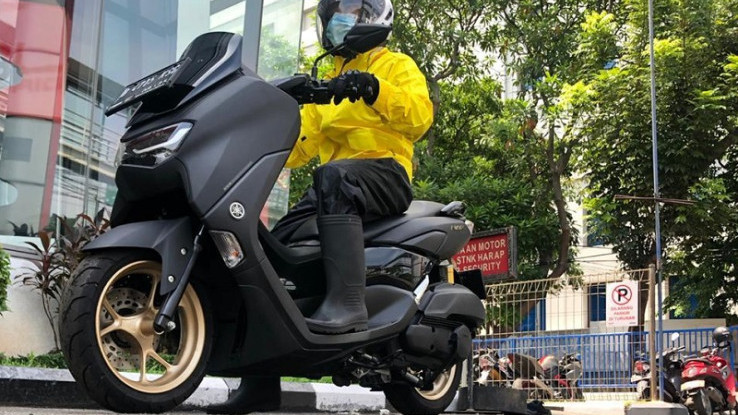 Yamaha Beri Tips Kesiapan Pengendara dan Motor Hadapi Musim Hujan