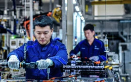 BMW Mulai Produksi Masal Baterai Gen6 Neue Klasse di Tiongkok