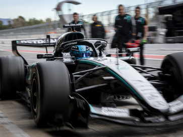 Respons Pembalap Mercedes-AMG Petronas F1 Perdana Geber W17