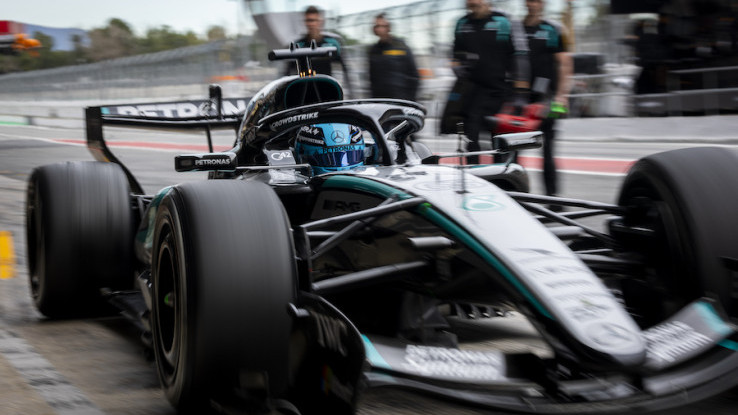 Respons Pembalap Mercedes-AMG Petronas F1 Perdana Geber W17