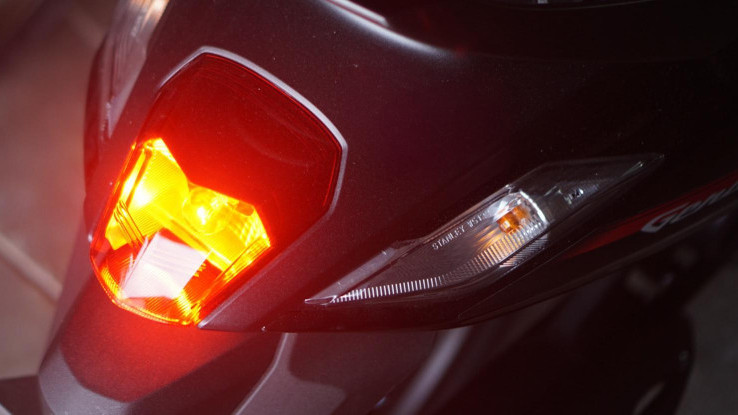 Kebiasaan Tak Sengaja Menarik Tuas Rem, Bikin Lampu Rem Cepat Rusak