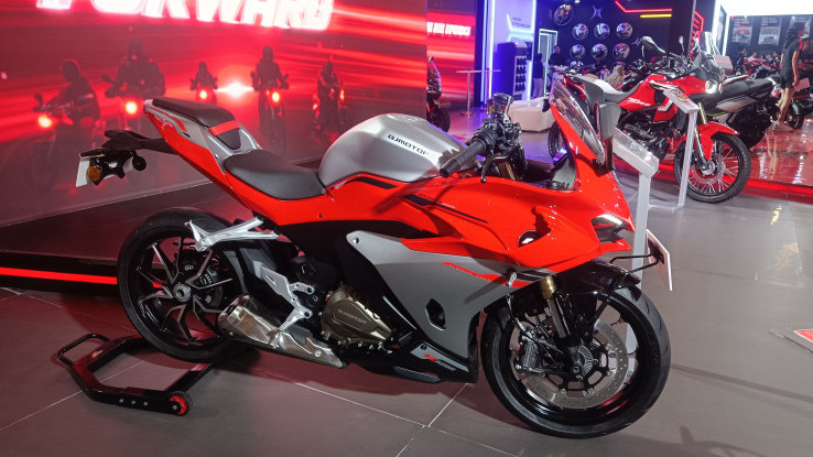 QJMotor Perkenalkan Tourino 250 DX, SRK 250 RA, dan RiderPro di IIMS 2026