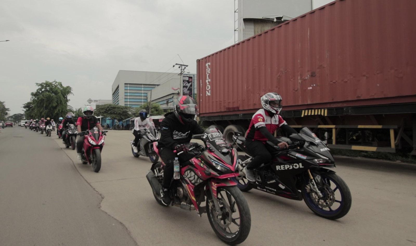 Keseruan Komunitas Bikers Nobar Balap Mandalika Bareng Honda