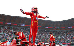 Nasib Sial Max Verstappen di Formula 1 Meksiko, Carlos Sainz Raih Kemenangan Dramatis!