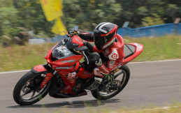 Jayadi Racing Team Tunjukkan Kedigdayaannya Lewat Podium Kejurda Sirkuit Gery Mang Subang