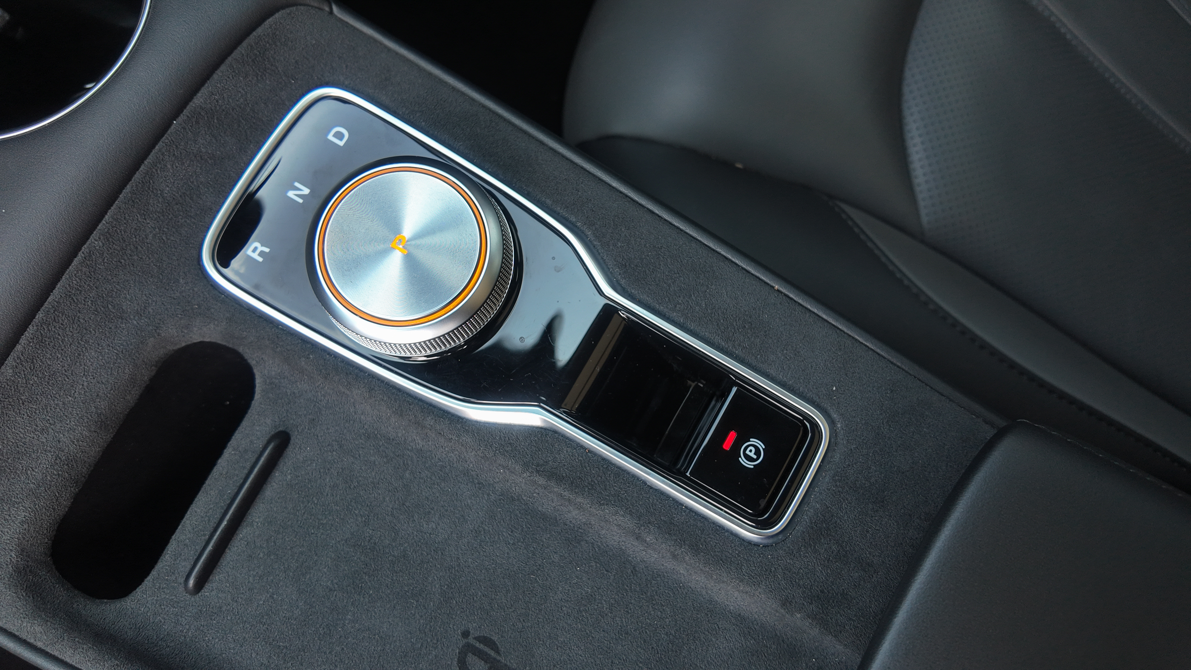 Manfaatkan Fitur Electronic Parking Brake (EPB) untuk Keseharian